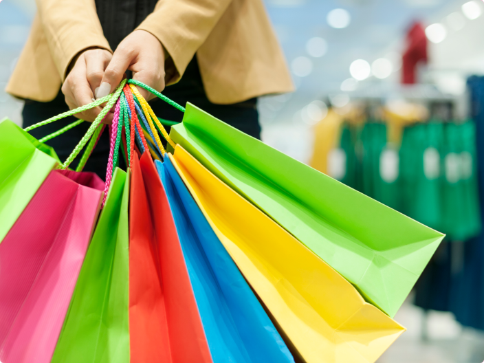 Mulher que foi para o shopping e fez compras por impulso